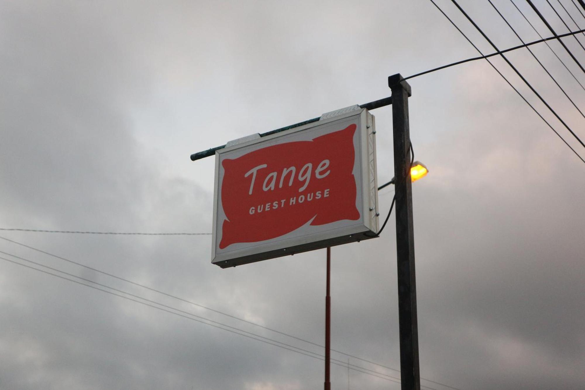 Tange Guest House Ruteng Exterior foto